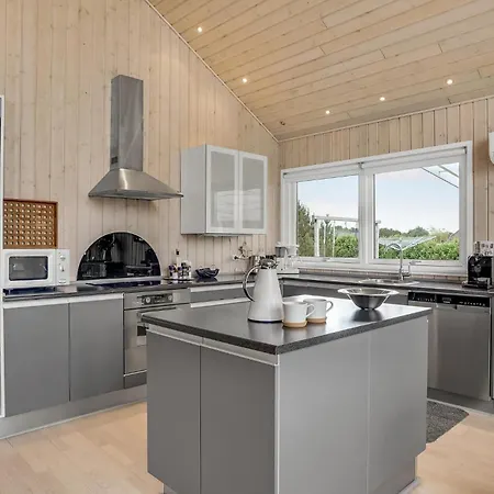 Gorgeous In Tarm With Kitchen