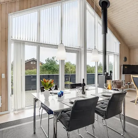 Holiday home Gorgeous In Tarm With Kitchen Hemmet