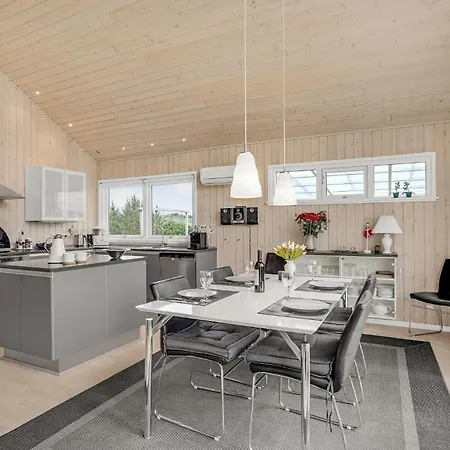 Gorgeous In Tarm With Kitchen Holiday home Hemmet
