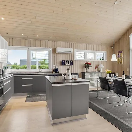 Holiday home Gorgeous In Tarm With Kitchen Hemmet
