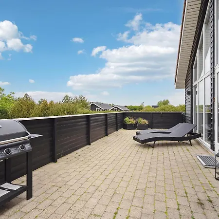 Gorgeous In Tarm With Kitchen Holiday home
