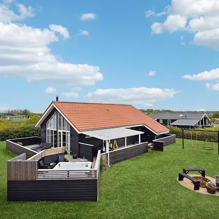 Gorgeous In Tarm With Kitchen *