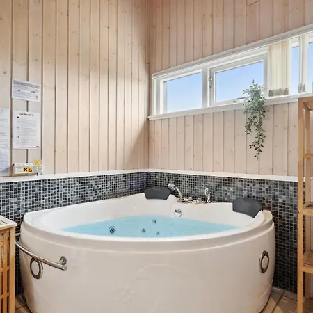 Gorgeous In Tarm With Kitchen * Hemmet