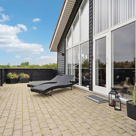 Gorgeous In Tarm With Kitchen *